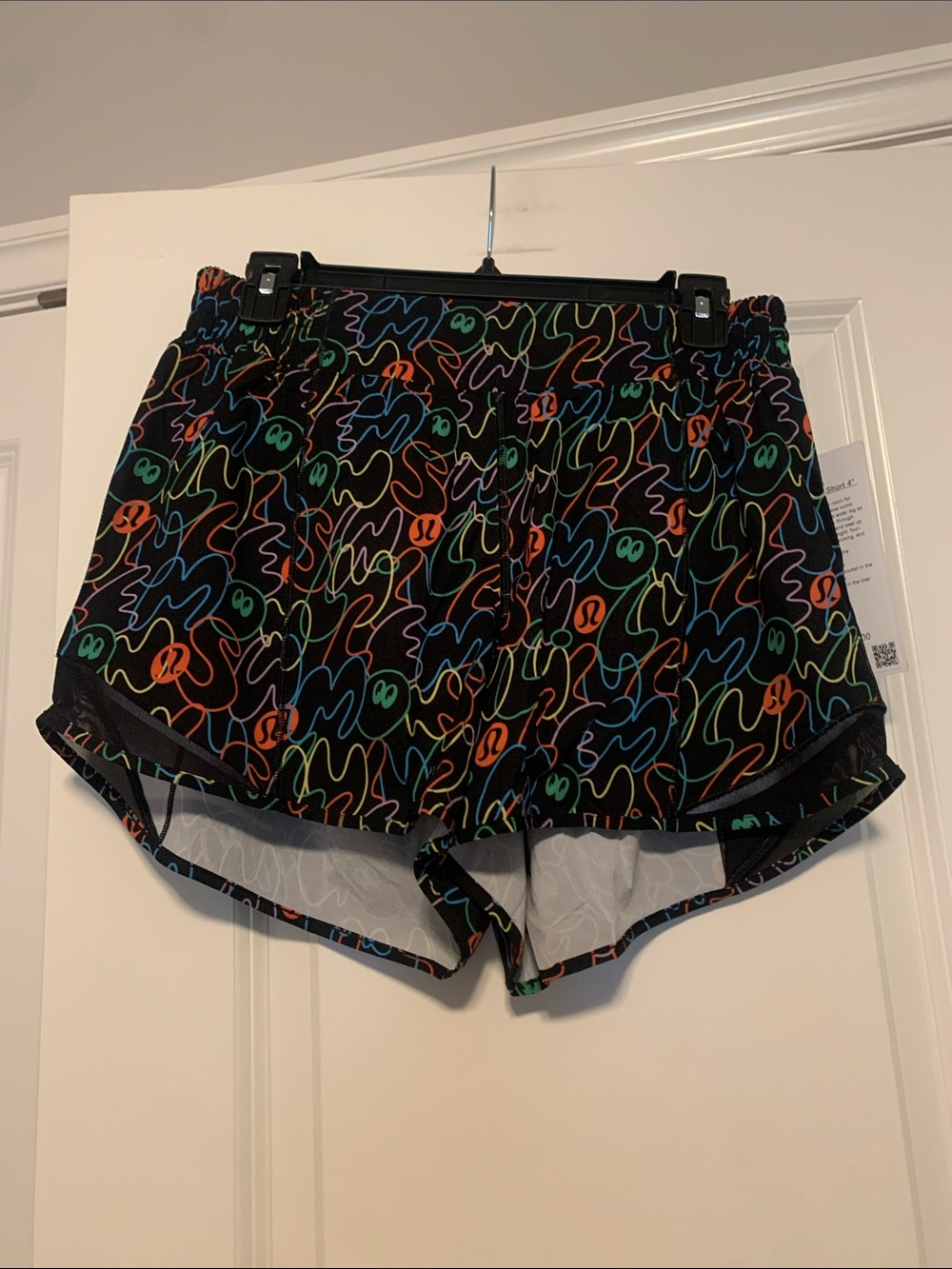 Lululemon Hotty Hot HR Short 4in, Sz 8
2026 SEAWHEEZE EDITION, NWT